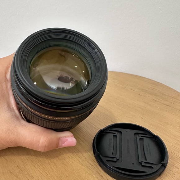 Canon EF 85mm f/1.8 USM Lens - Picture 8 of 11